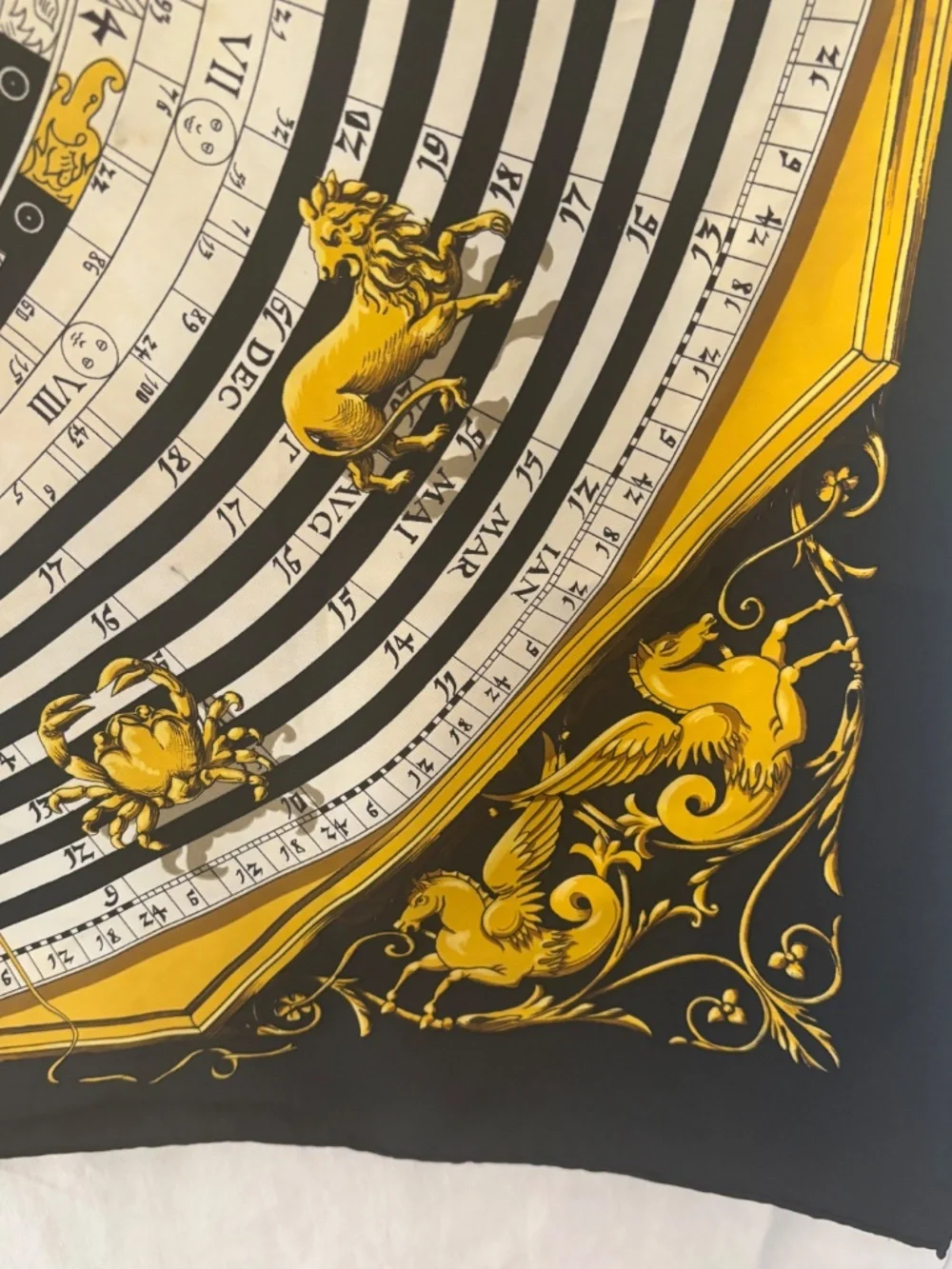 HERMES DIES ET HORE SILK SCARF